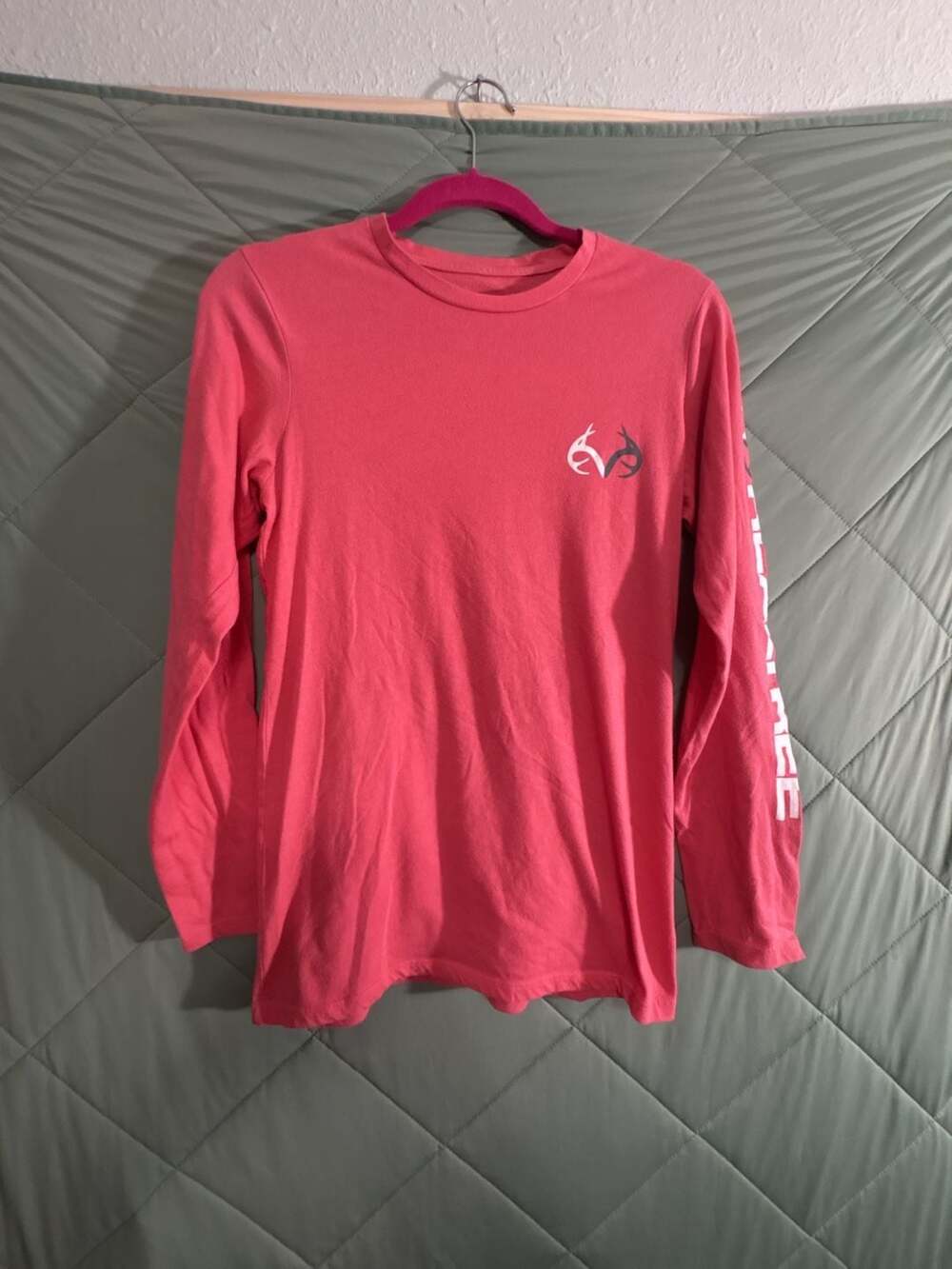 Realtree Long Sleeve T-Shirt Size Small Pink Deer Antler Logo